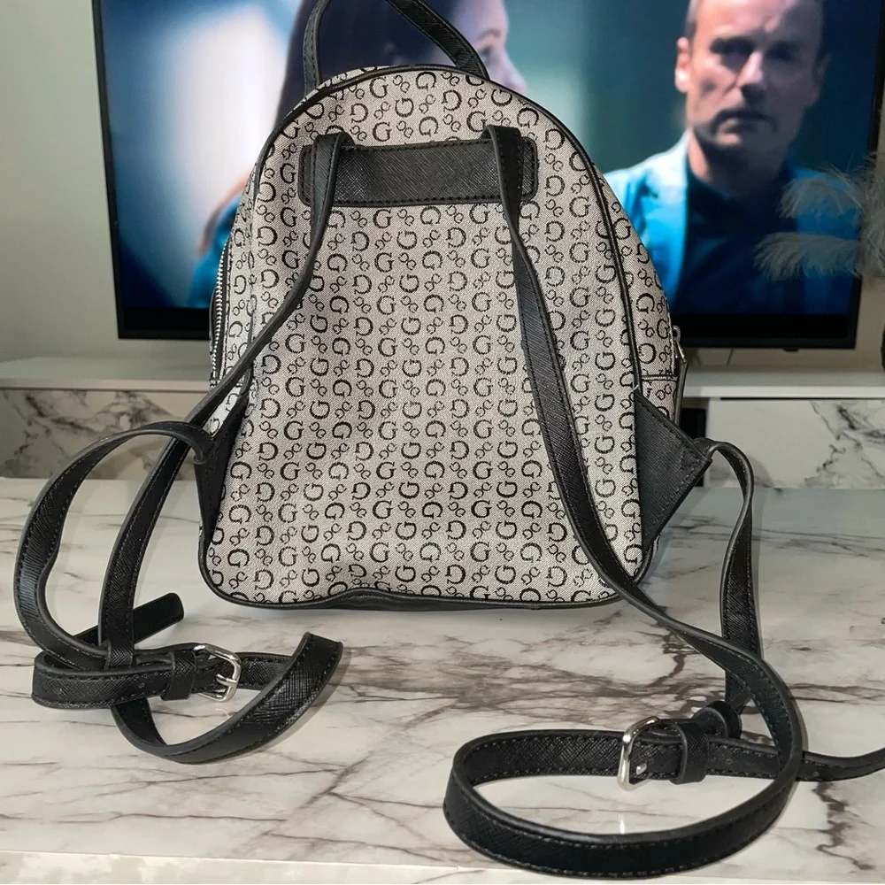 Beautiful Guess Monogram Backpack ✨ - Picture 3 of 7